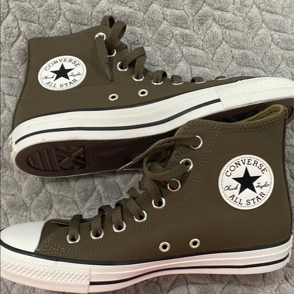 New - never worn Converse High Tops in Earthy Brown leather